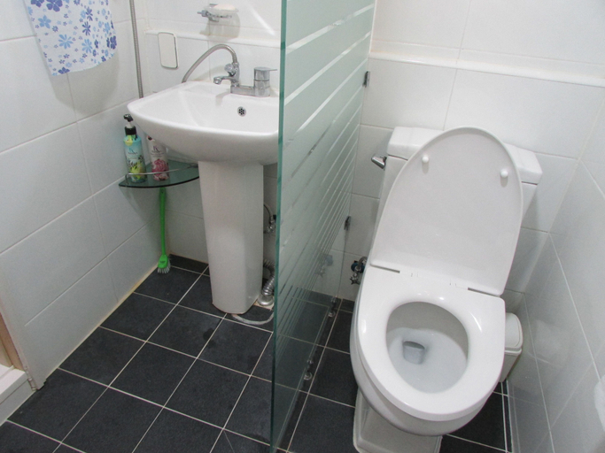 Bathroom 4, Yeon Guesthouse, Seodaemun