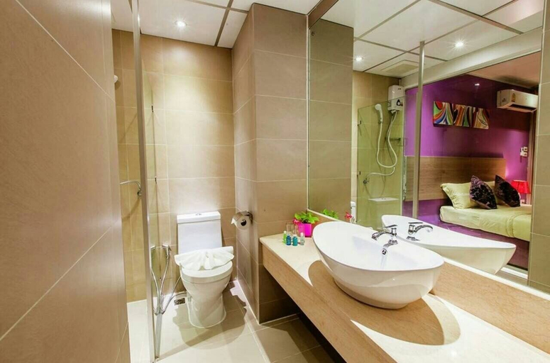 Bathroom 4, D Day Suite Ladprao, Bang Kapi