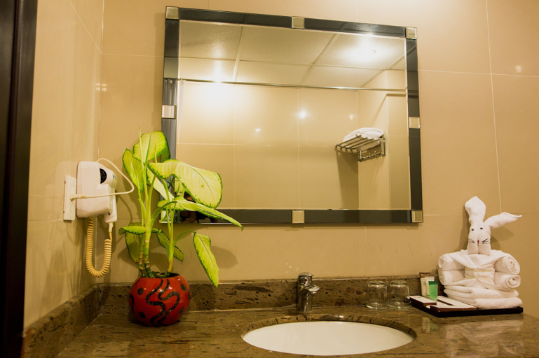 Bathroom 14
