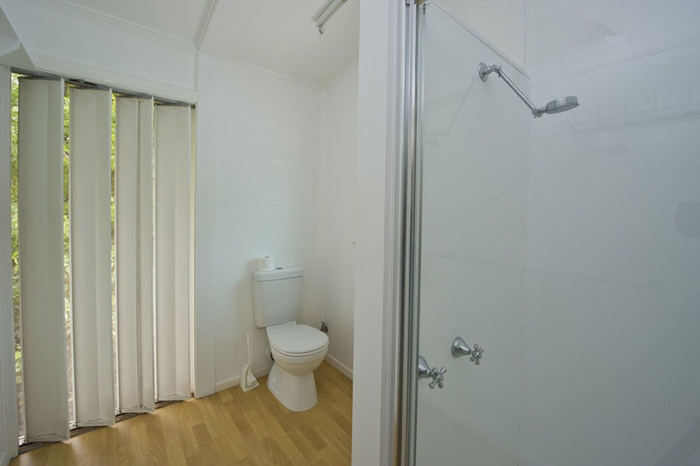 Bathroom 4, Kooyong Apartment 8, Magnetic Island
