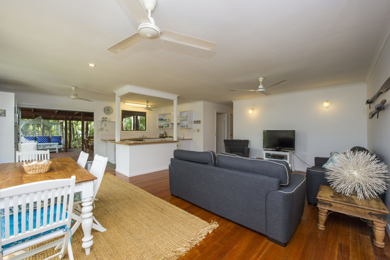 Others 5, Koorakai, Magnetic Island