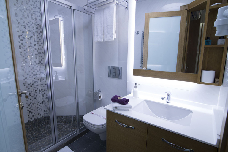 Bathroom 4, Cumbali Suite Hotel, Şişli