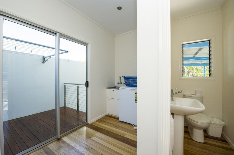 Bathroom 3, Picnic Beach'scape, Magnetic Island
