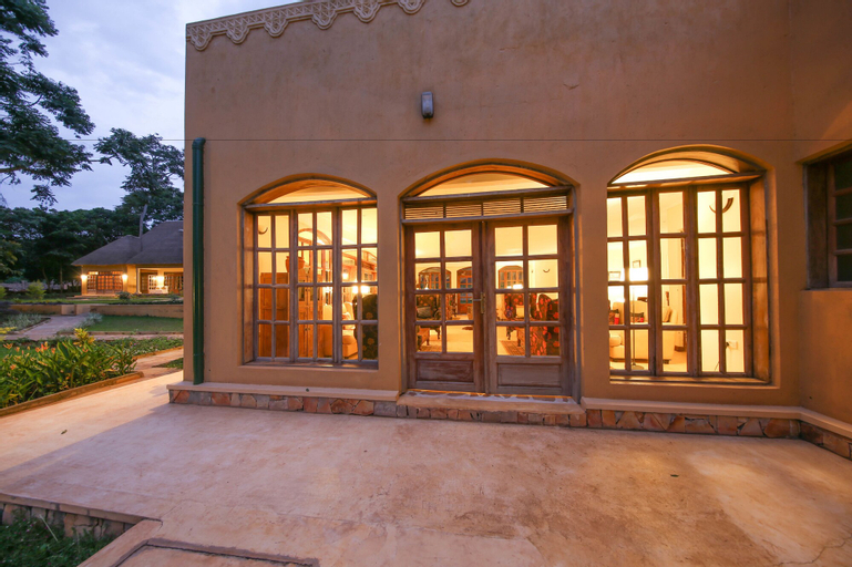 Brovad Sands Lodge, Bujumba