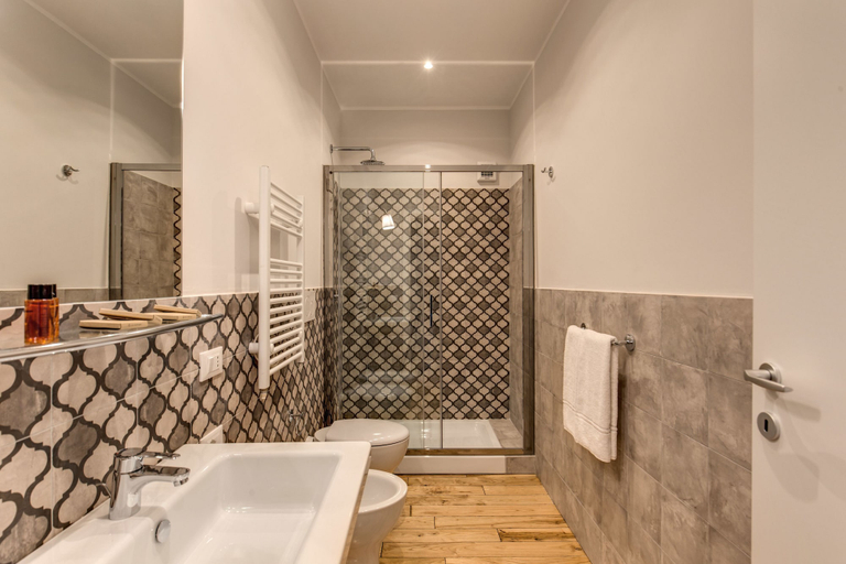 Bathroom 4, TLV Navona, Rome