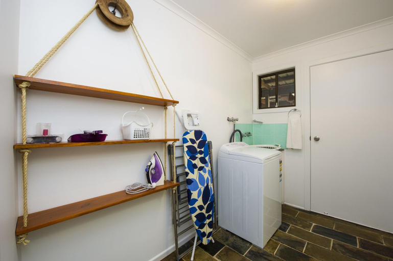 Bathroom 3, Koorakai, Magnetic Island