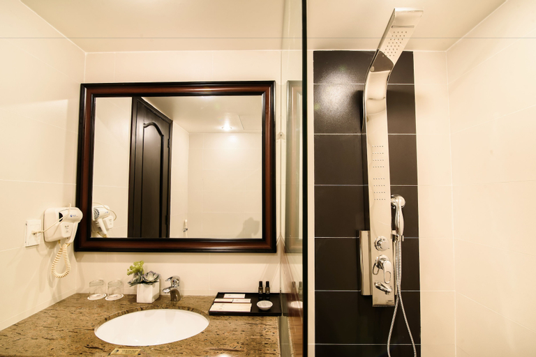 Bathroom 27
