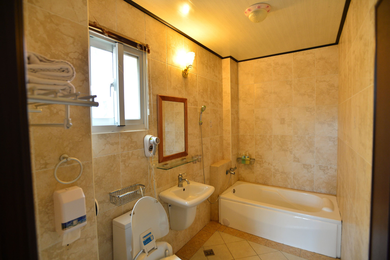 Bathroom 4, Kenting Bonjour Resort, Pingtung