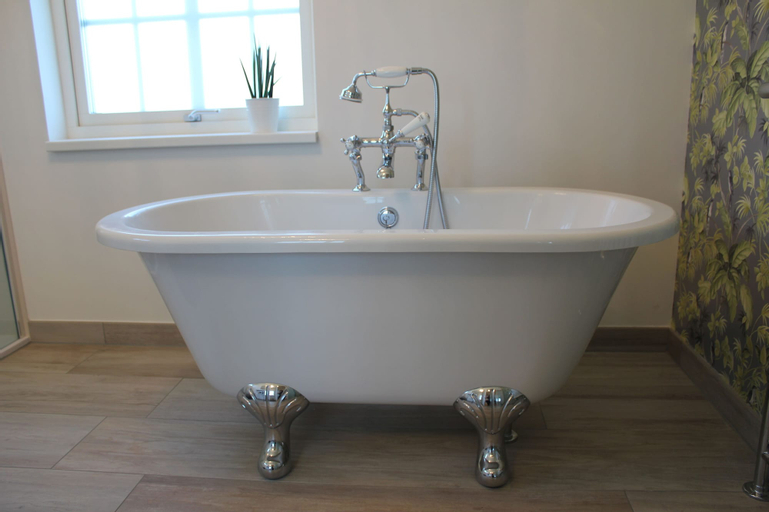 Bathroom 14