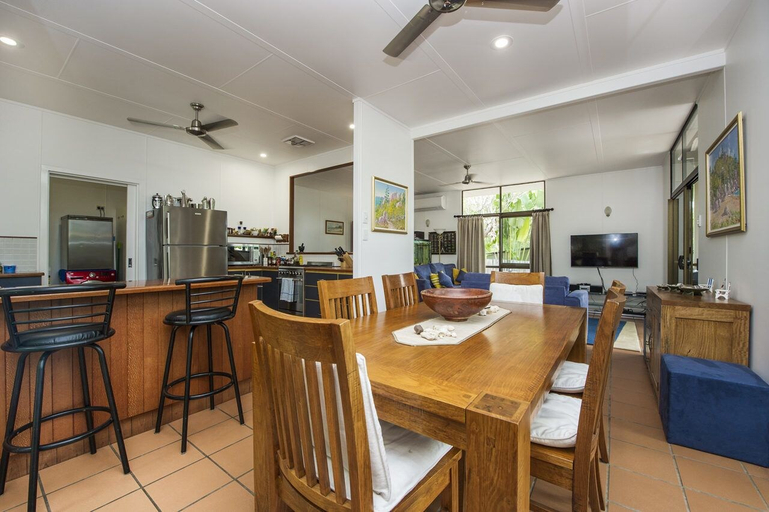Others 5, Sunbird Retreat, Magnetic Island