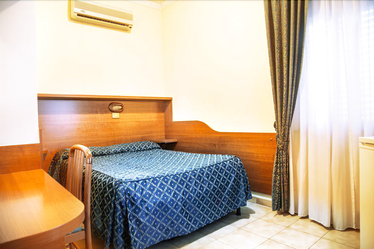 Bedroom 2, Camp's Hotel, Rome