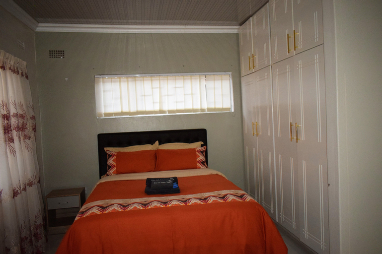 Grey Oak Holiday House, Bulawayo