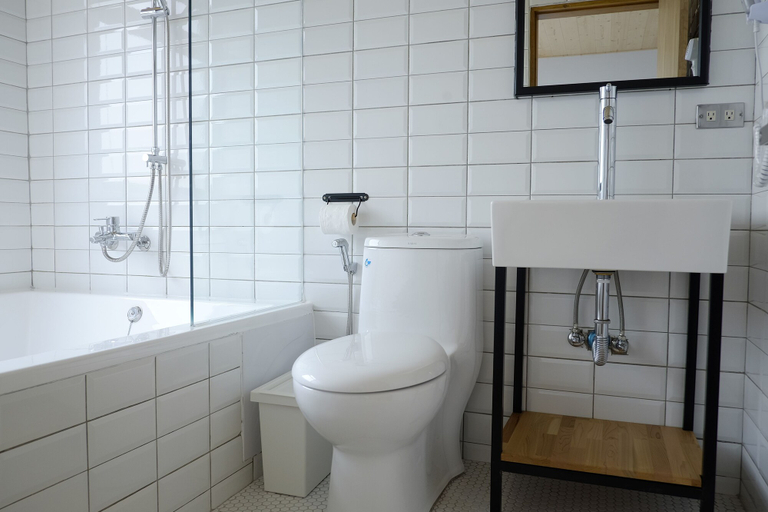 Bathroom 5, Kumokuru, Taichung