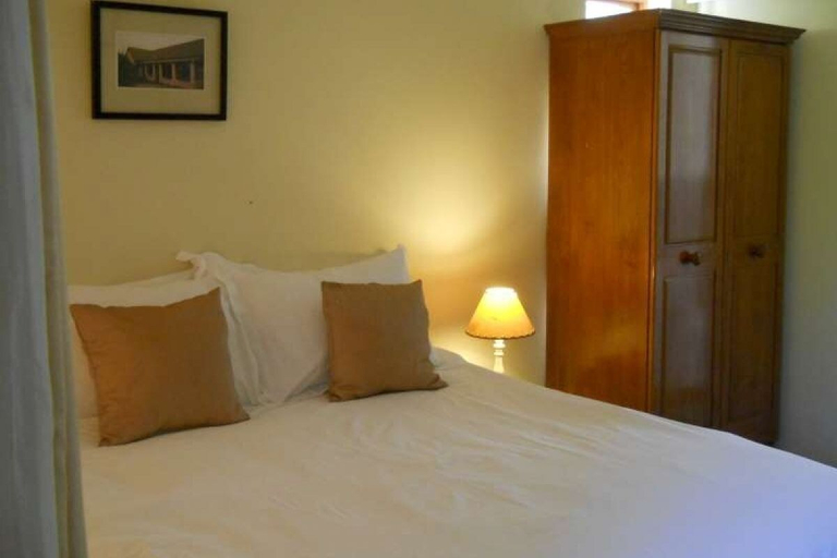 Bedroom 2, Alpine Inn, Eden