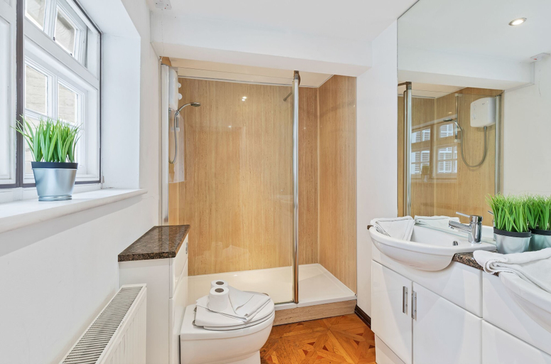 Bathroom 4, Big Pier Pad- townhouse close to beach - sleeps 20, Brighton and Hove