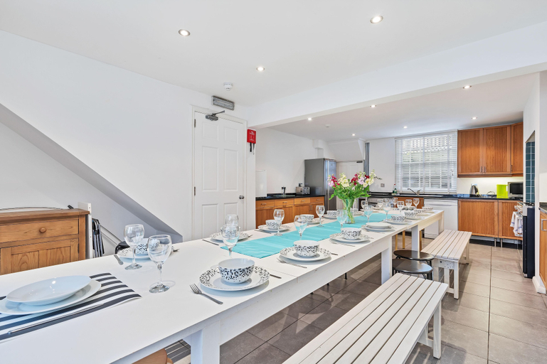 Food & Drinks, Big Pier Pad- townhouse close to beach - sleeps 20, Brighton and Hove