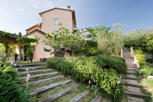 One bedroom appartement with enclosed garden and wifi at Comune di Sesto Fiorentino, Florence