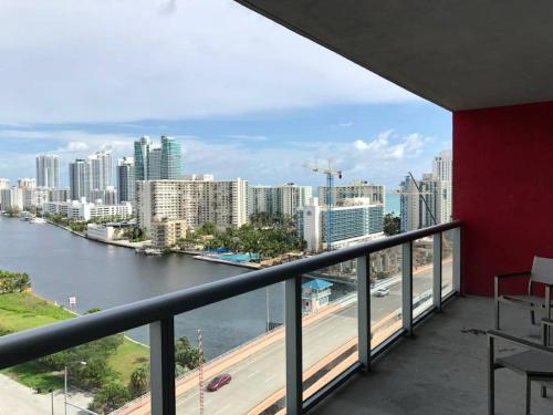 BEACHWALK 1108B Independent superior room, Broward