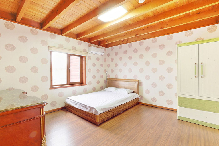 Bedroom 3, Jeju 369, Jeju