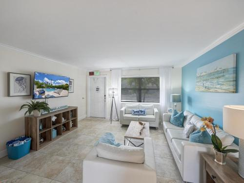 Seas The Day 2 - Newly Renovated 2BR Condo on Singer Island Duplex, Palm Beach