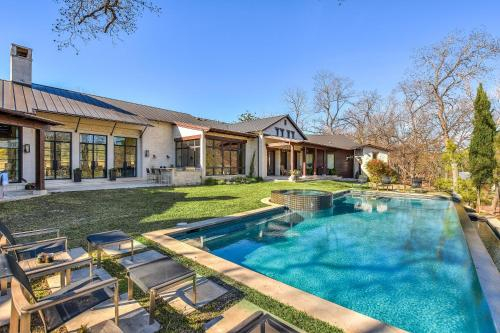 The Arrive Sapphire Home Home, Travis