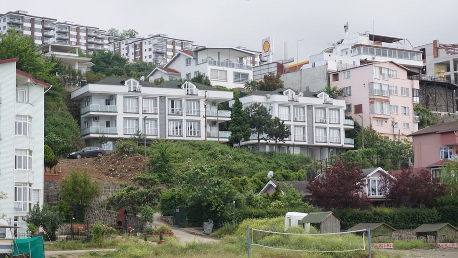 Holiday Villas, Merkez