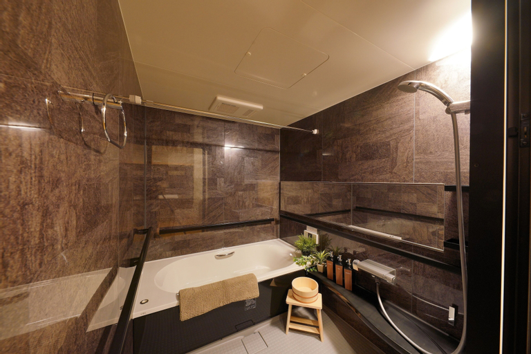 Bathroom 12