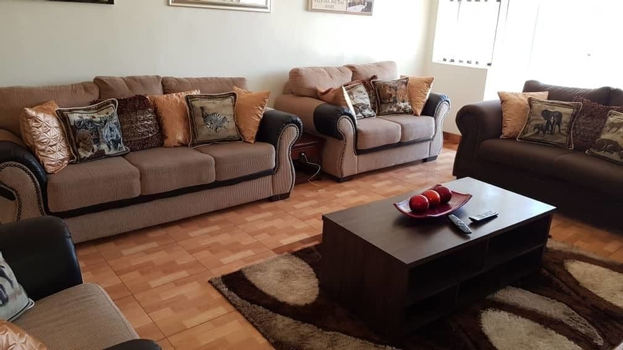 Grey Oak Holiday House, Bulawayo