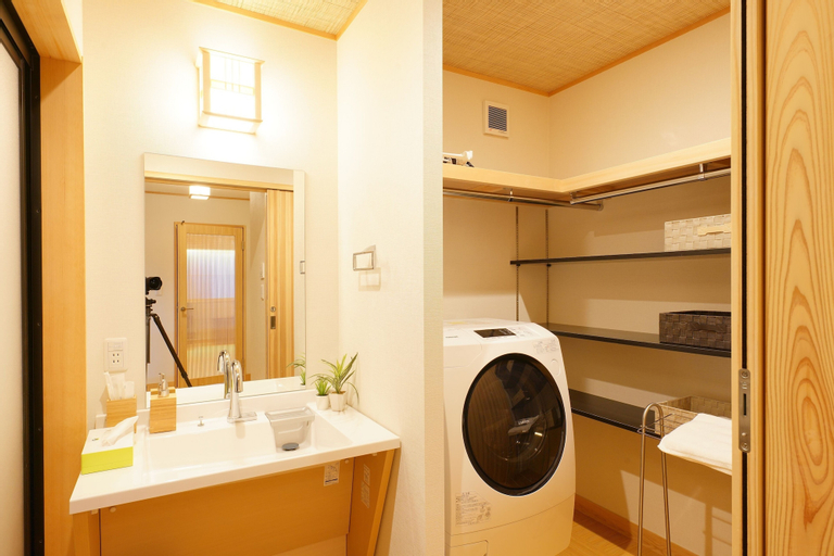 Bathroom 13