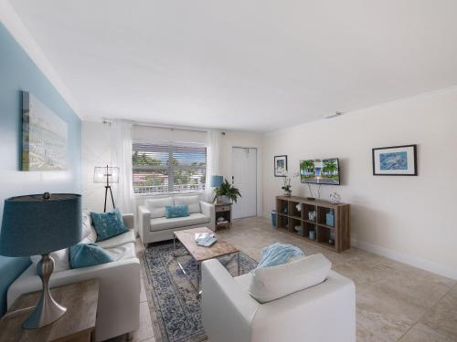 Seas The Day 1 - 2BR Beach Condo on Singer Island Duplex, Palm Beach