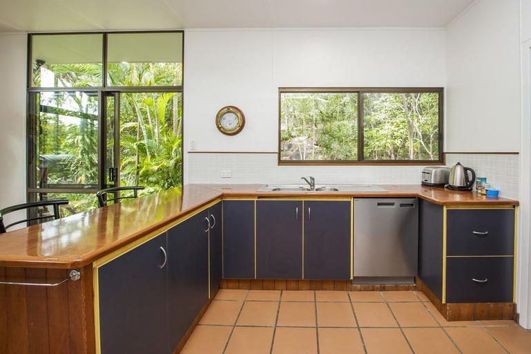 Others 4, Sunbird Retreat, Magnetic Island