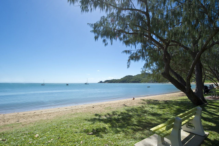 Exterior & Views 5, Maggies Beachfront Apt. 2, Magnetic Island