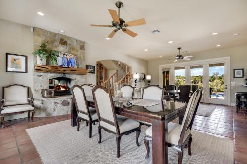 The Authentic Atx Experience Estate Home, Travis