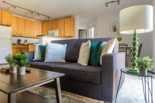 Classic 1BR Apt Walk to Everything, Milwaukee