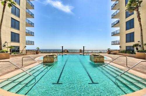 Lavish Panama City Beach Condo with Resort Amenities, Bay