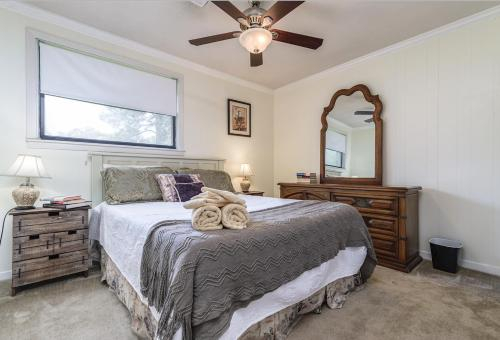 Gorgeous home in Gulf Breeze by CozySuites, Santa Rosa