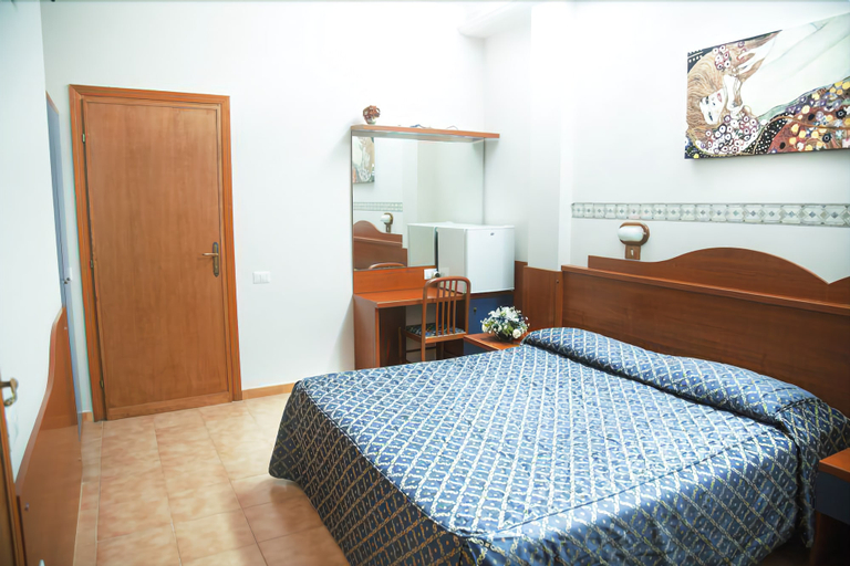 Bedroom 3, Camp's Hotel, Rome