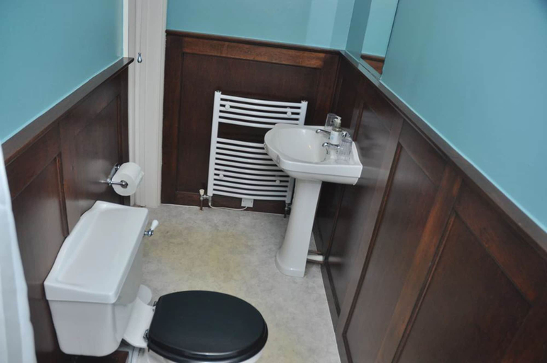 Bathroom, Bank House B and B, Cumbria