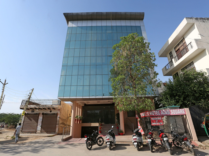 OYO 8536 Azad Square, Gurgaon