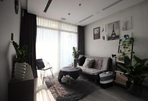 Qhome Saigon Nguyen Huu Canh, Bình Thạnh