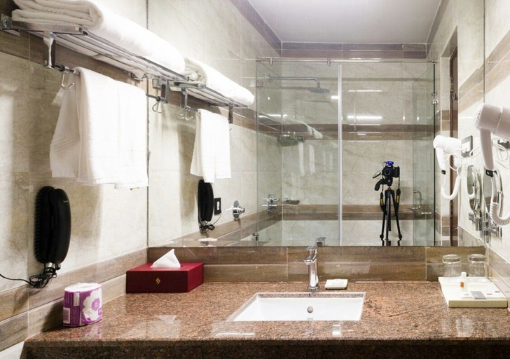Bathroom 4, SS LUMINA HOTEL, Bangalore