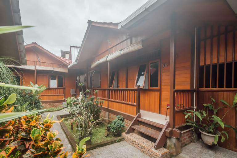 OYO 1300 Crecia Guest House, Ambon