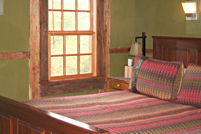 Bedroom 2, The Crossroads Inn, Albemarle