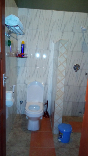Bathroom 4, Lush Garden Hotel, Arusha