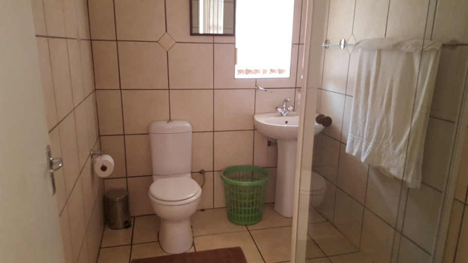 Bathroom 4, African Sky Guest Accommodation, West Rand