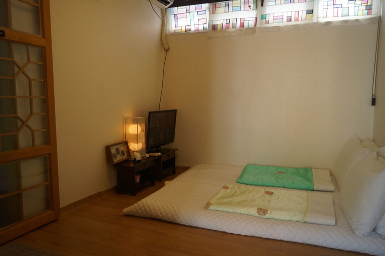 Bukchon Guesthouse, Jung