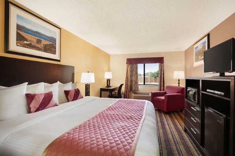 Bedroom 3, Baymont by Wyndham Anderson, Shasta