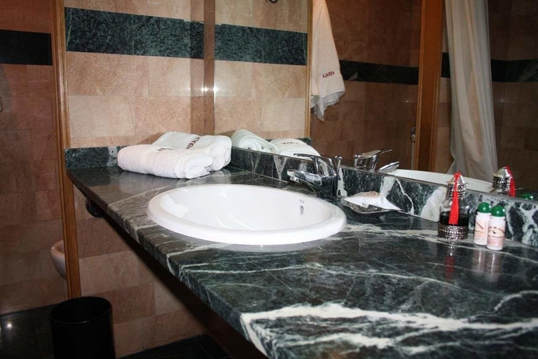 Bathroom 4, Hotel Kerala, Asturias