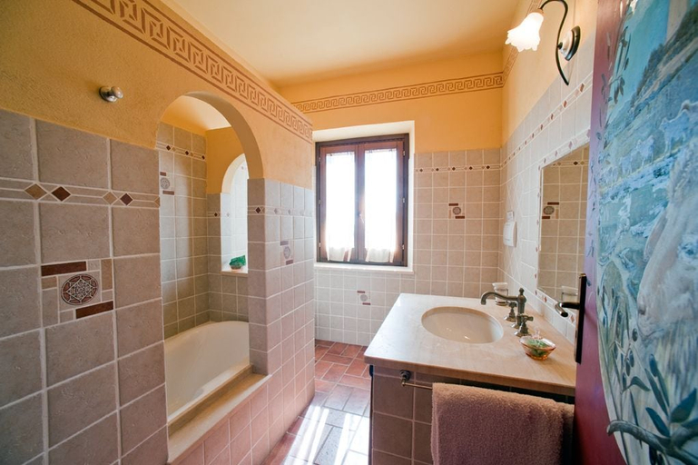 Bathroom 5, Il Borgo del Lupo, Siena