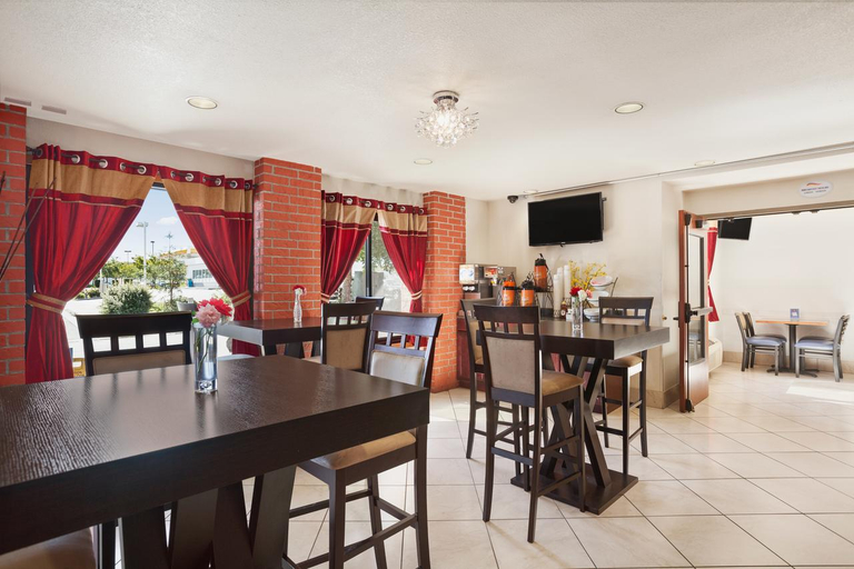 Food & Drinks 5, Baymont by Wyndham Anderson, Shasta